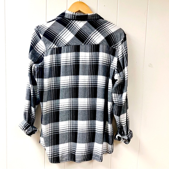 GAP Flannel Black White Gray Plaid Button-Up Shirt Women's SZ Large Long Sleeve - Picture 3 of 7